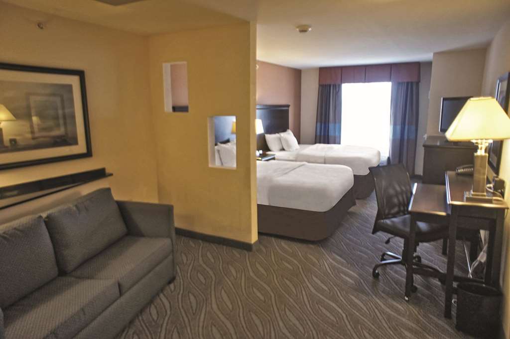 LA QUINTA INN STE EDMOND-guestroom-Guest Room,On-Site.jpg