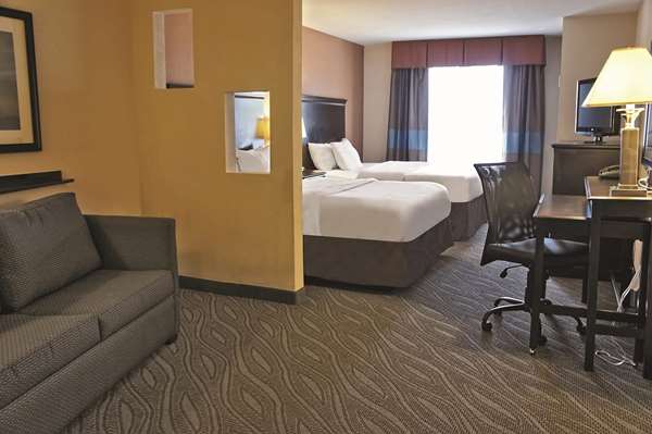  - La Quinta Inn & Suites Edmond - I-35, Exit 141