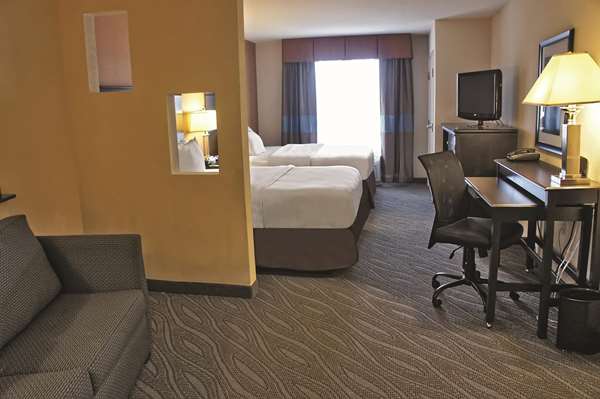  - La Quinta Inn & Suites Edmond - I-35, Exit 141