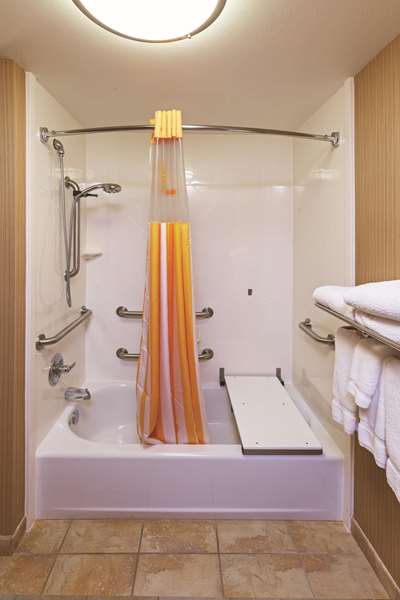  - La Quinta Inn & Suites Edmond - I-35, Exit 141