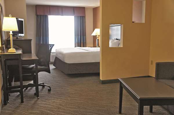  - La Quinta Inn & Suites Edmond - I-35, Exit 141