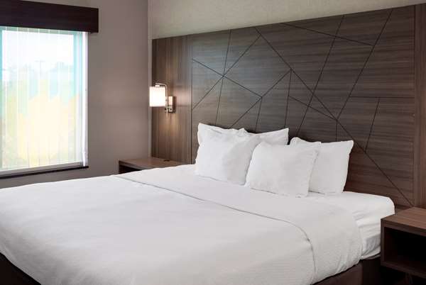  - La Quinta Inn & Suites Edmond - I-35, Exit 141