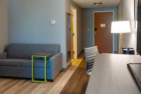  - La Quinta Inn & Suites Edmond - I-35, Exit 141