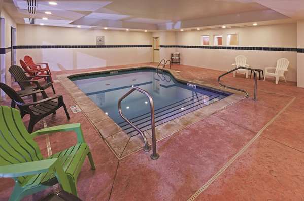 Pool - La Quinta Inn & Suites Edmond - I-35, Exit 141