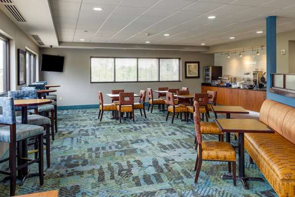  - La Quinta Inn & Suites Edmond - I-35, Exit 141
