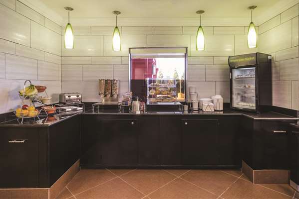  - La Quinta Inn & Suites Jeffersontown - I-64, Exit 17