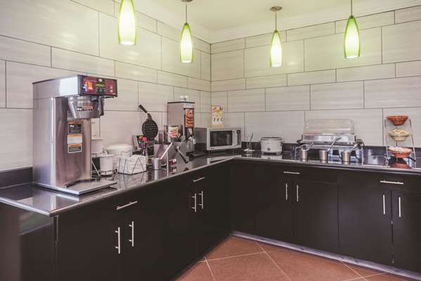  - La Quinta Inn & Suites Jeffersontown - I-64, Exit 17