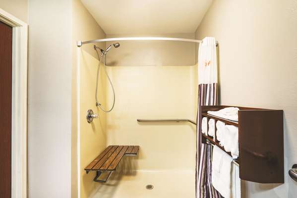  - La Quinta Inn & Suites Jeffersontown - I-64, Exit 17