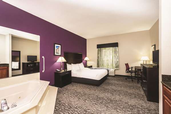 Suite - La Quinta Inn & Suites Jeffersontown - I-64, Exit 17