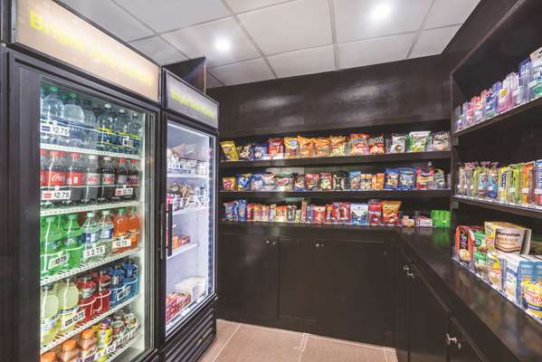  - La Quinta Inn & Suites Jeffersontown - I-64, Exit 17