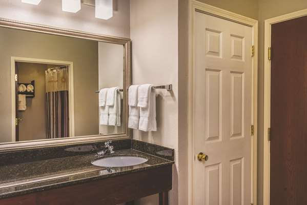 Suite - La Quinta Inn & Suites Jeffersontown - I-64, Exit 17