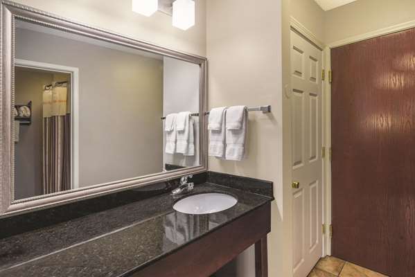  - La Quinta Inn & Suites Jeffersontown - I-64, Exit 17