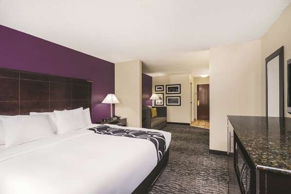  - La Quinta Inn & Suites Jeffersontown - I-64, Exit 17