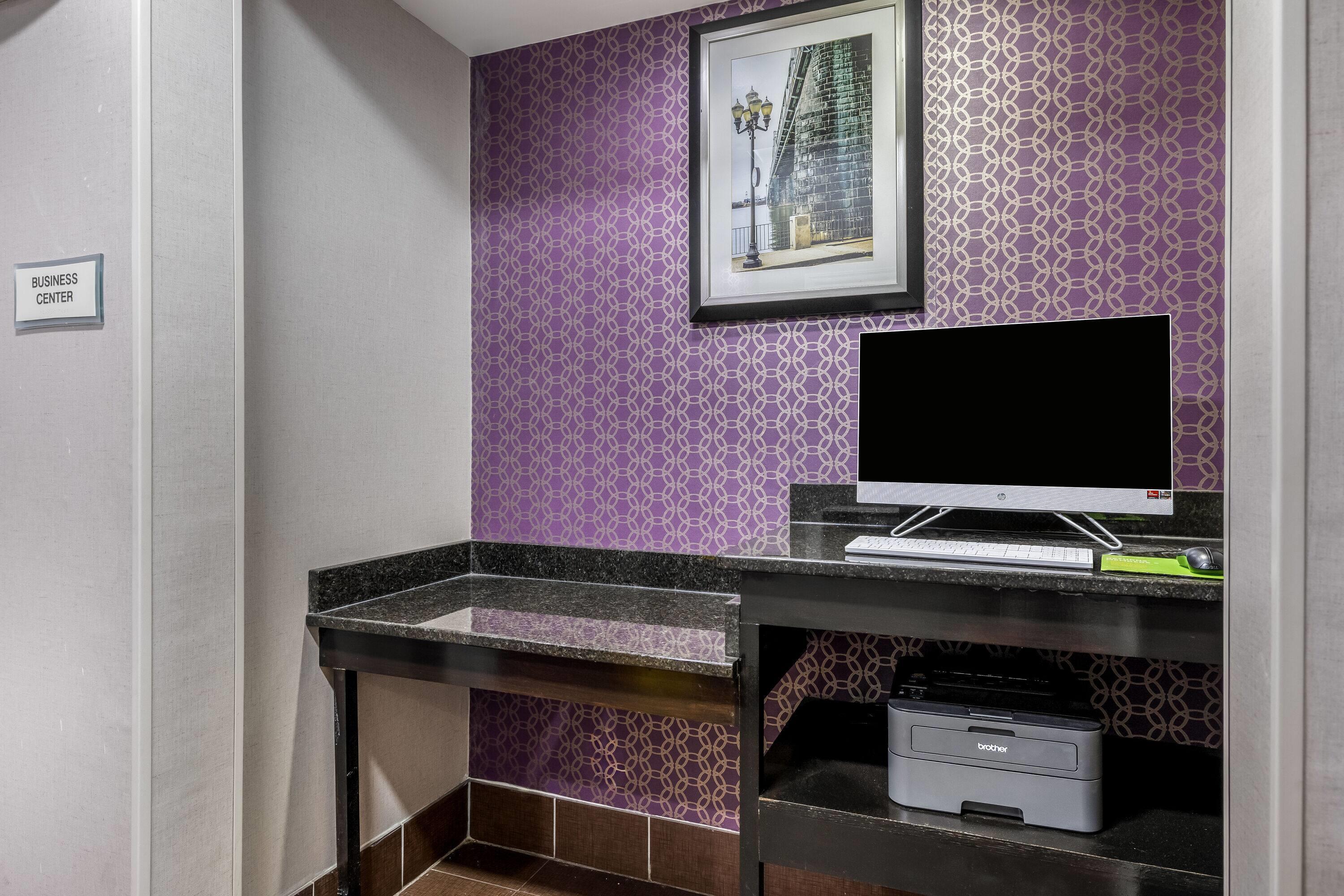 Business Center | La Quinta Inn & Suites by Wyndham Louisville East