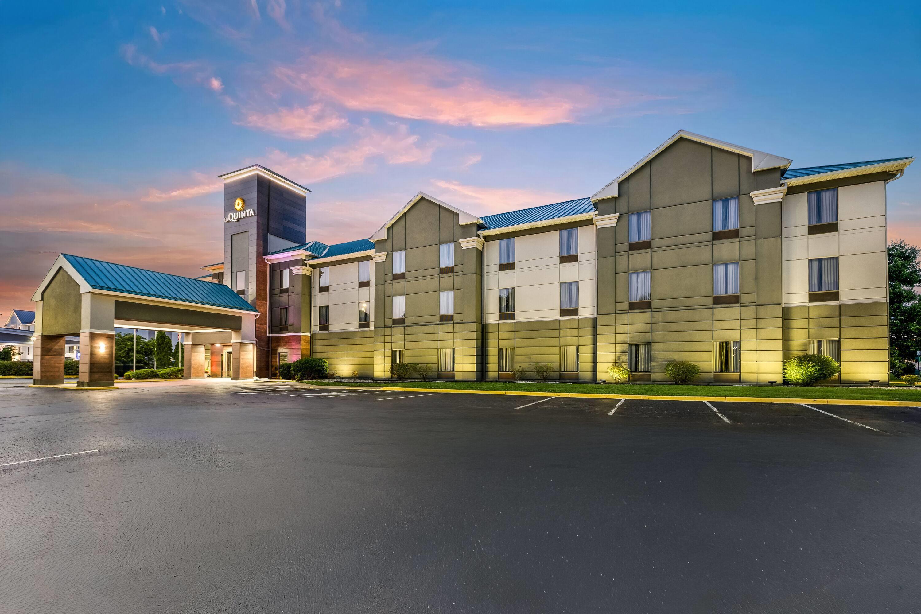 Exterior | La Quinta Inn & Suites by Wyndham Louisville East