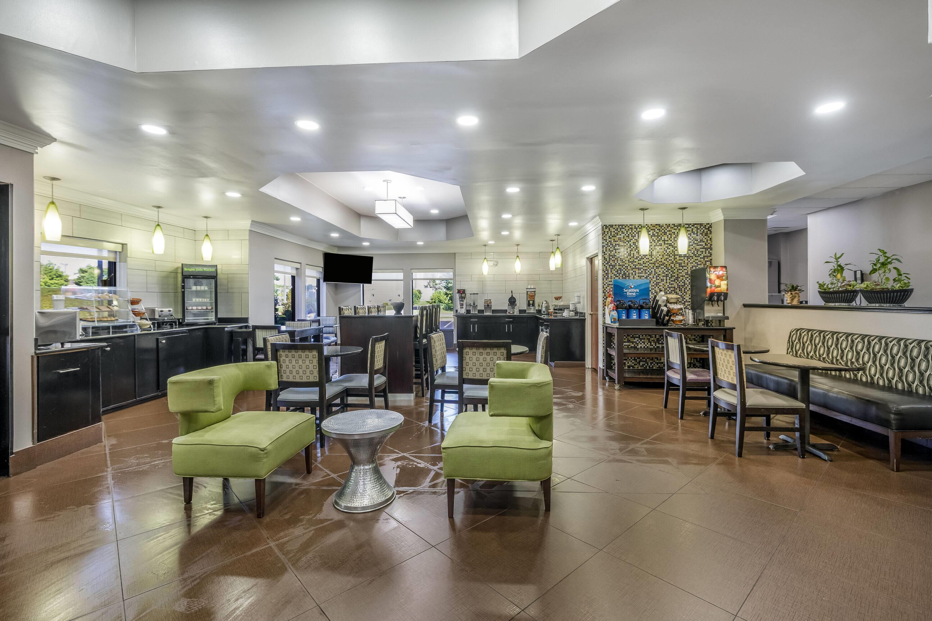 Breakfast Area | La Quinta Inn & Suites by Wyndham Louisville East