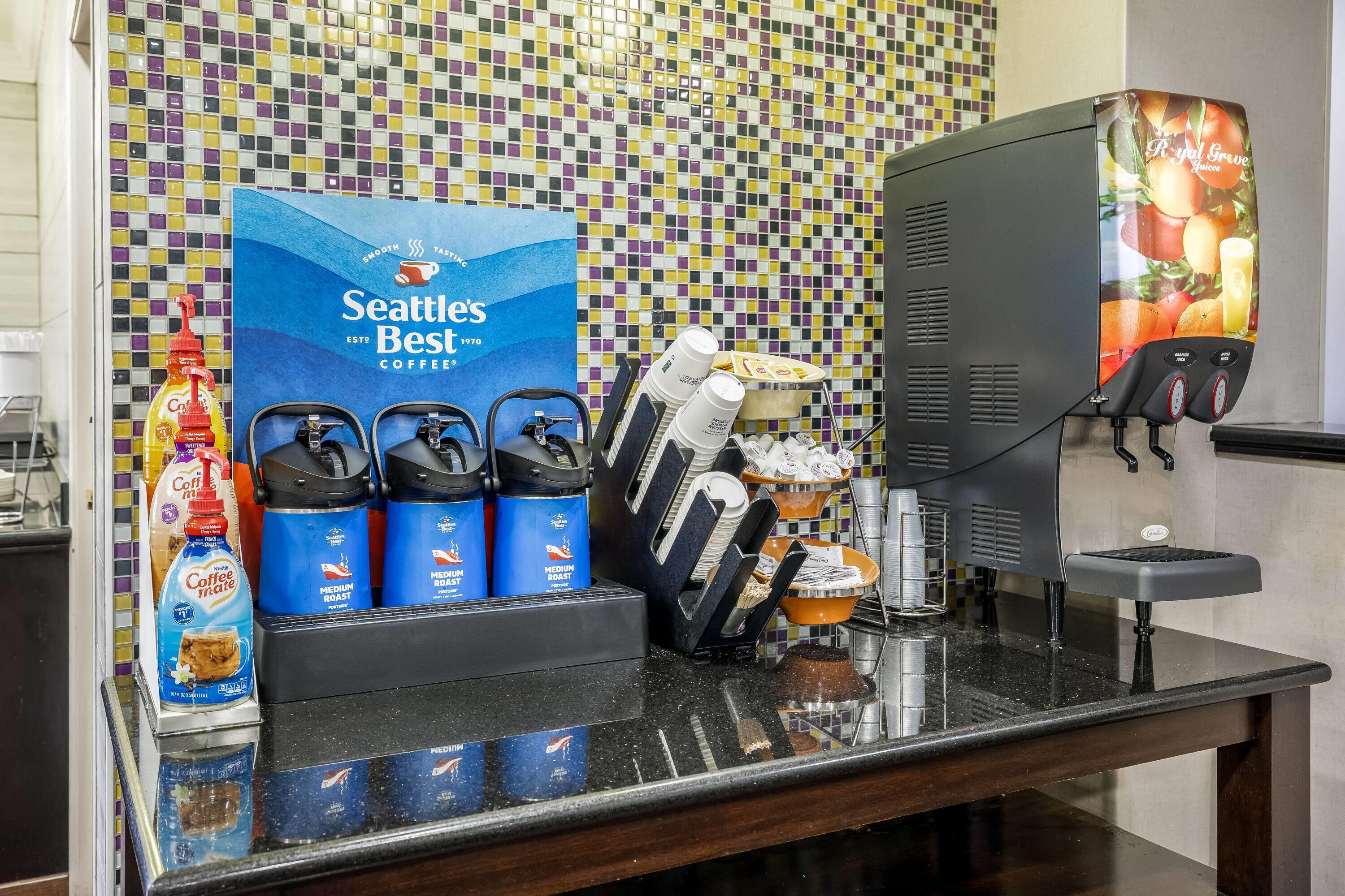 Breakfast Area | La Quinta Inn & Suites by Wyndham Louisville East