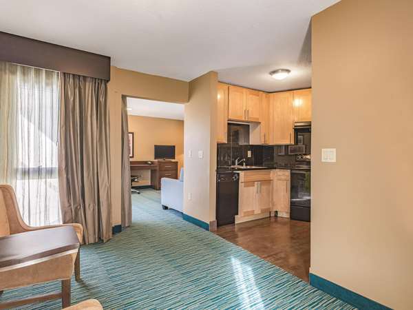 Suite - La Quinta Inn & Suites SFO Airport West Millbrae