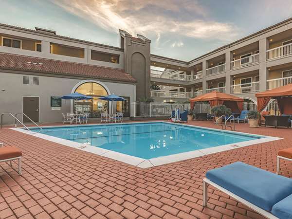 Pool - La Quinta Inn & Suites SFO Airport West Millbrae