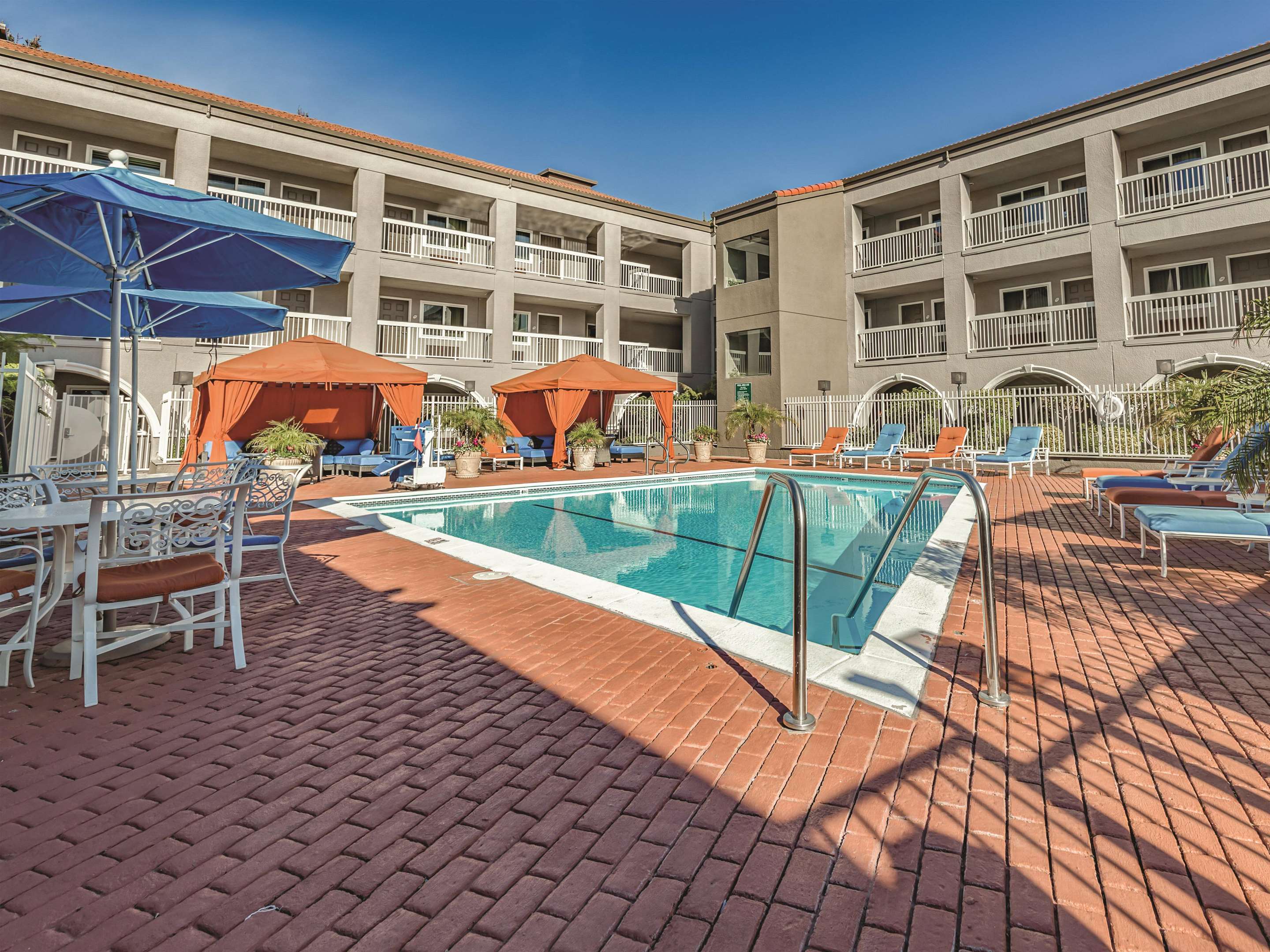 Pool | La Quinta Inn & Suites by Wyndham San Francisco Airport West