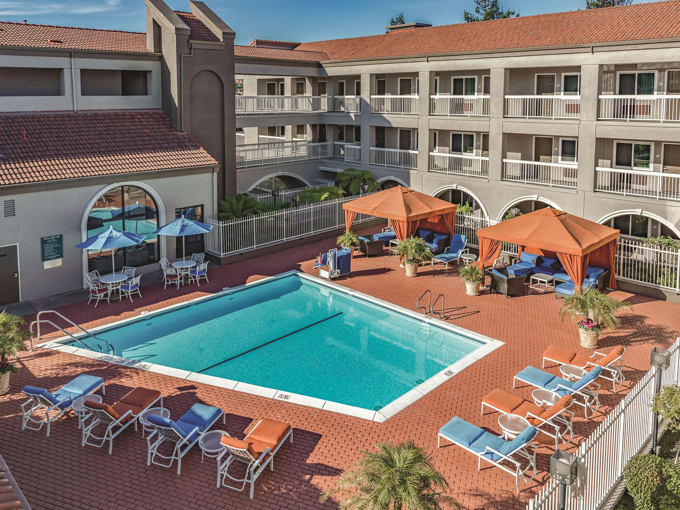 Pool | La Quinta Inn & Suites by Wyndham San Francisco Airport West