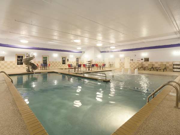 Pool - La Quinta Inn & Suites Fargo - I-94, Exit 348