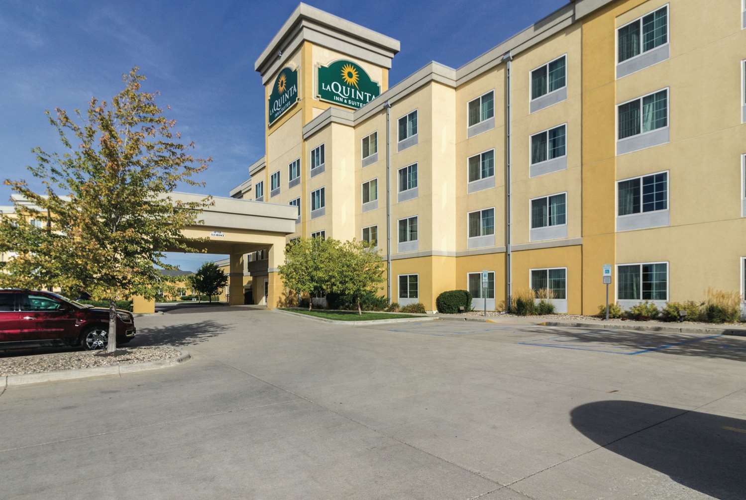 La Quinta Inn & Suites Fargo I94, Exit 348, ND See Discounts