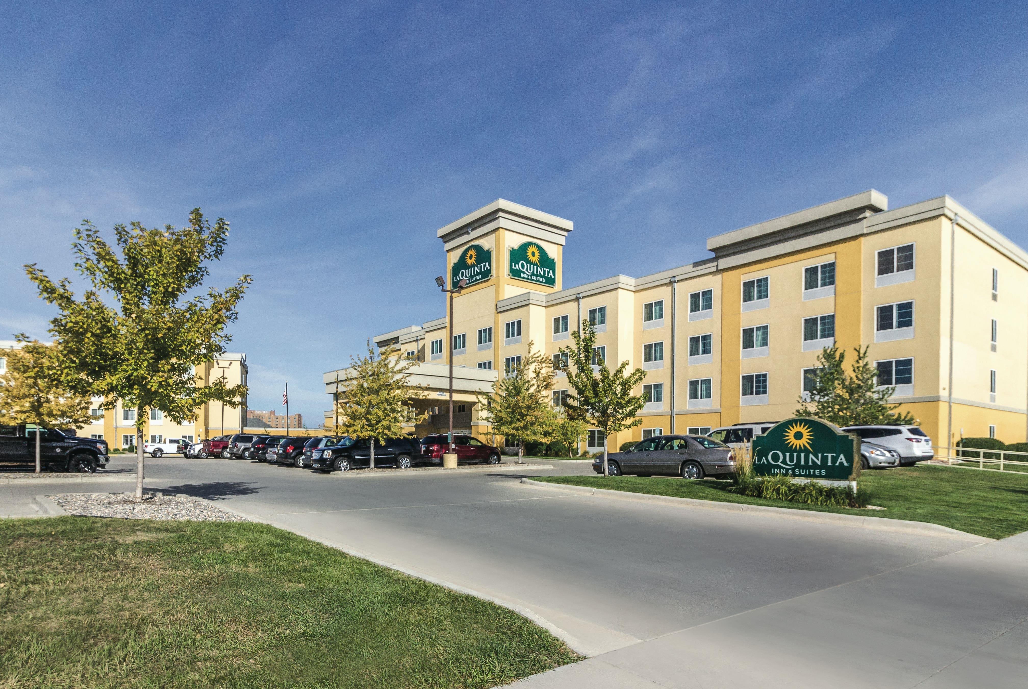 Exterior | La Quinta Inn & Suites by Wyndham Fargo-Medical Center