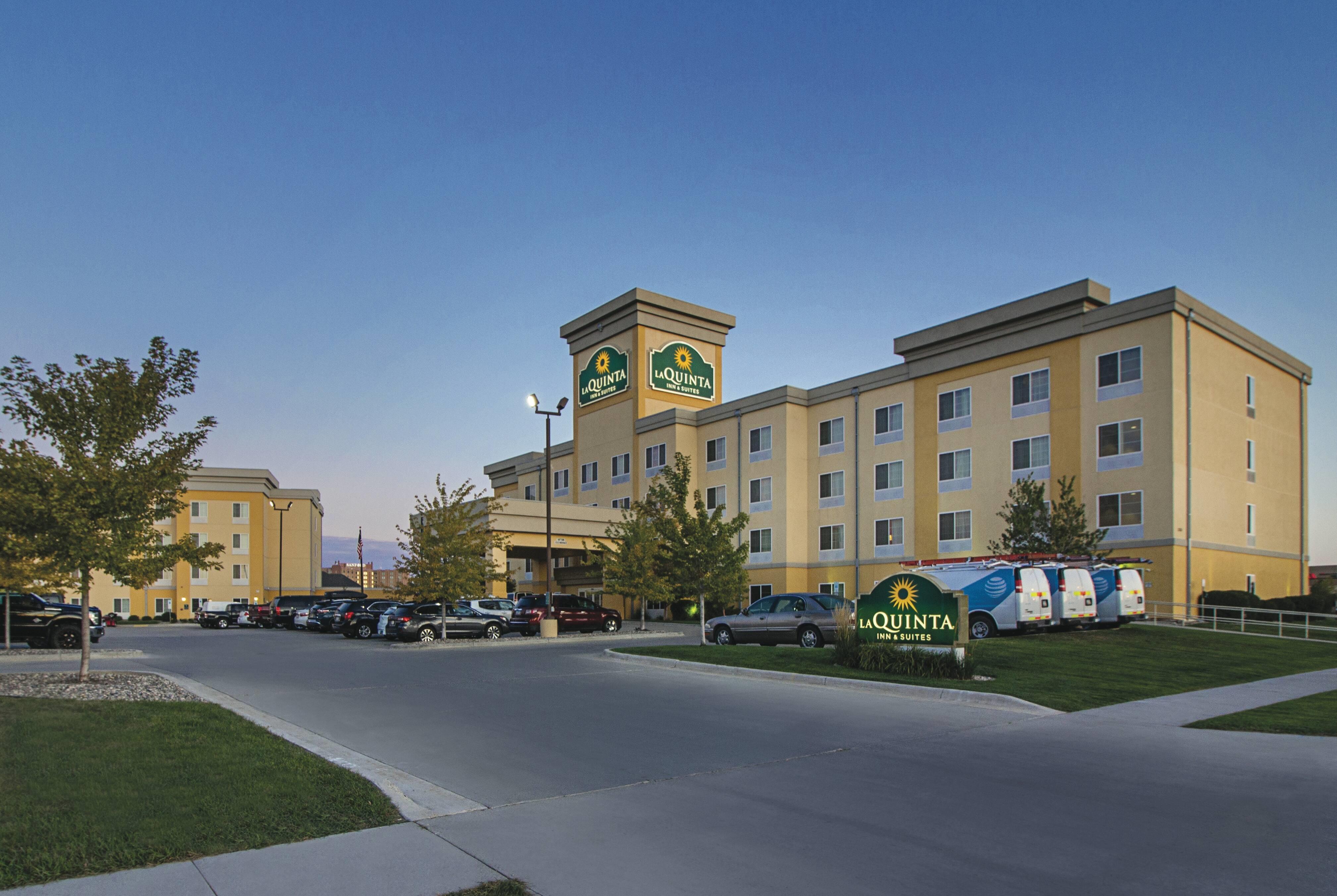 Exterior | La Quinta Inn & Suites by Wyndham Fargo-Medical Center