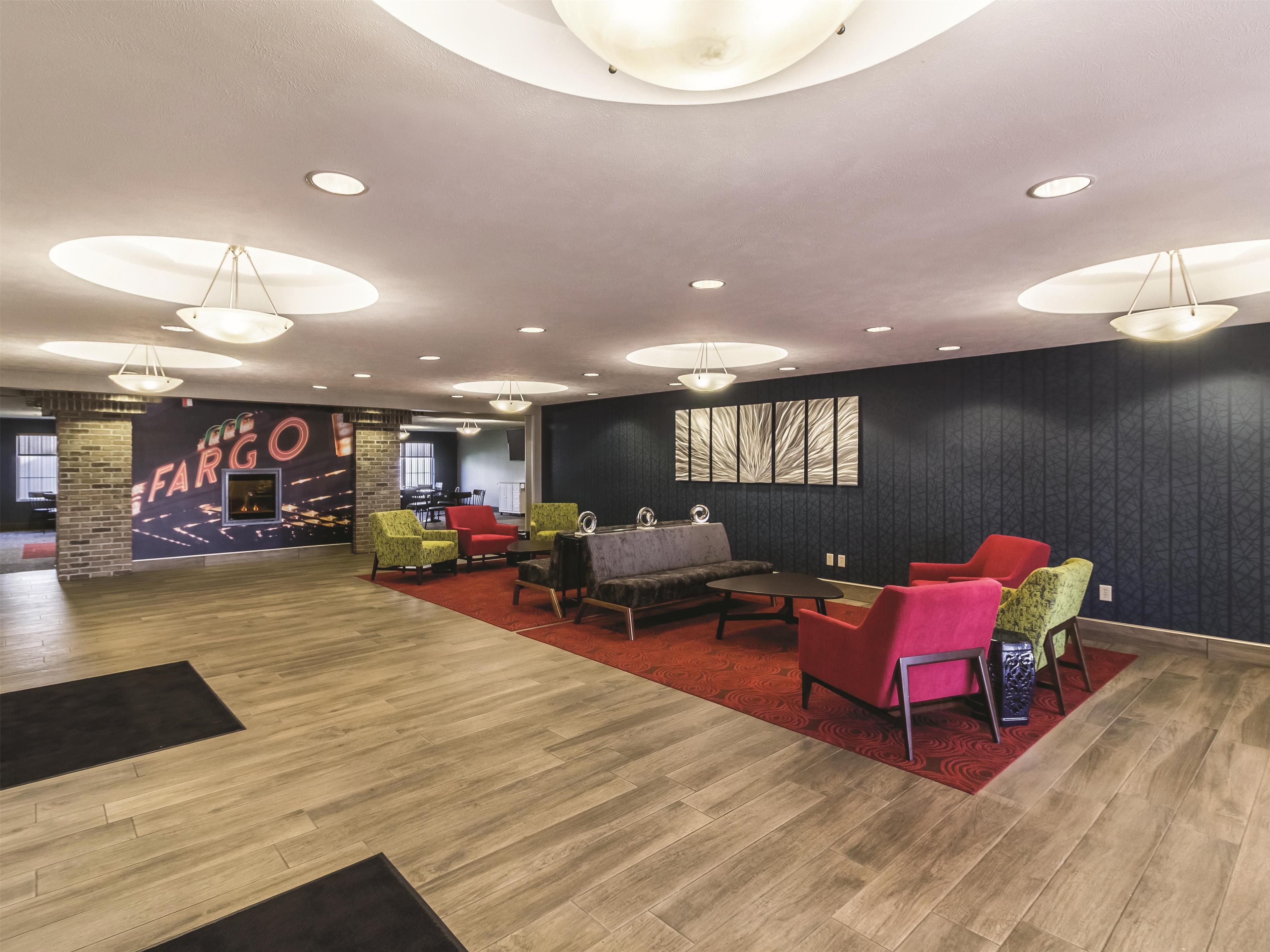 Lobby | La Quinta Inn & Suites by Wyndham Fargo-Medical Center