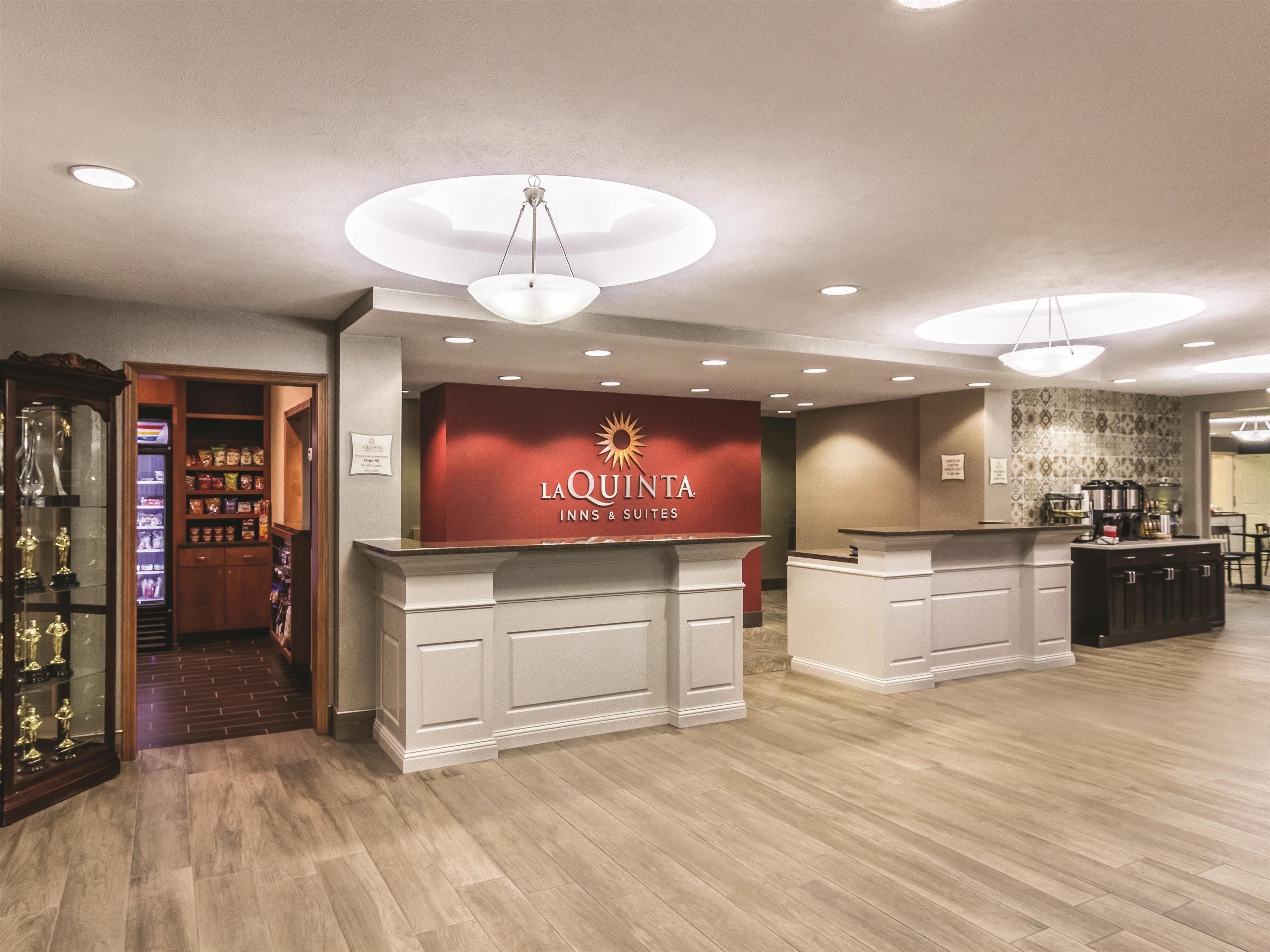 Lobby | La Quinta Inn & Suites by Wyndham Fargo-Medical Center