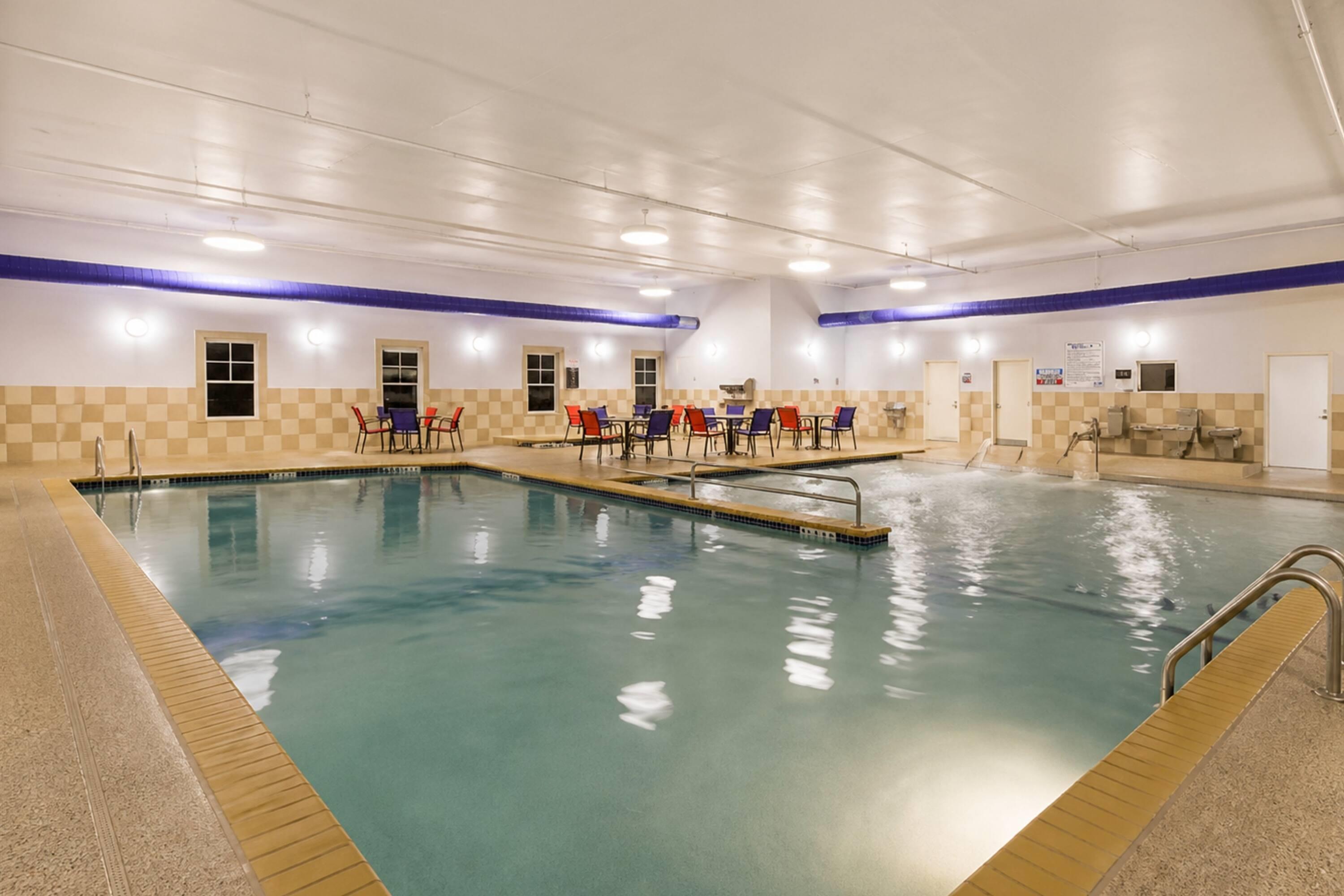 Pool | La Quinta Inn & Suites by Wyndham Fargo-Medical Center