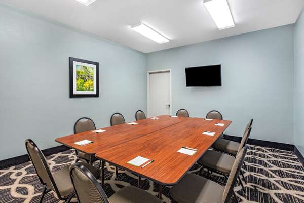  - La Quinta Inn & Suites Columbus - I-65, Exit 68