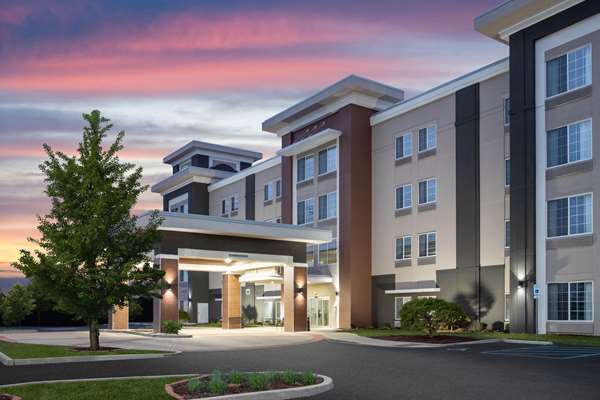 Exterior view - La Quinta Inn & Suites Columbus - I-65, Exit 68
