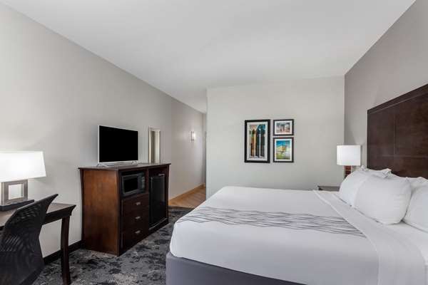  - La Quinta Inn & Suites Columbus - I-65, Exit 68