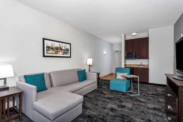 Suite - La Quinta Inn & Suites Columbus - I-65, Exit 68