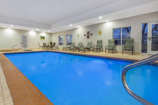 Pool - La Quinta Inn & Suites Columbus - I-65, Exit 68