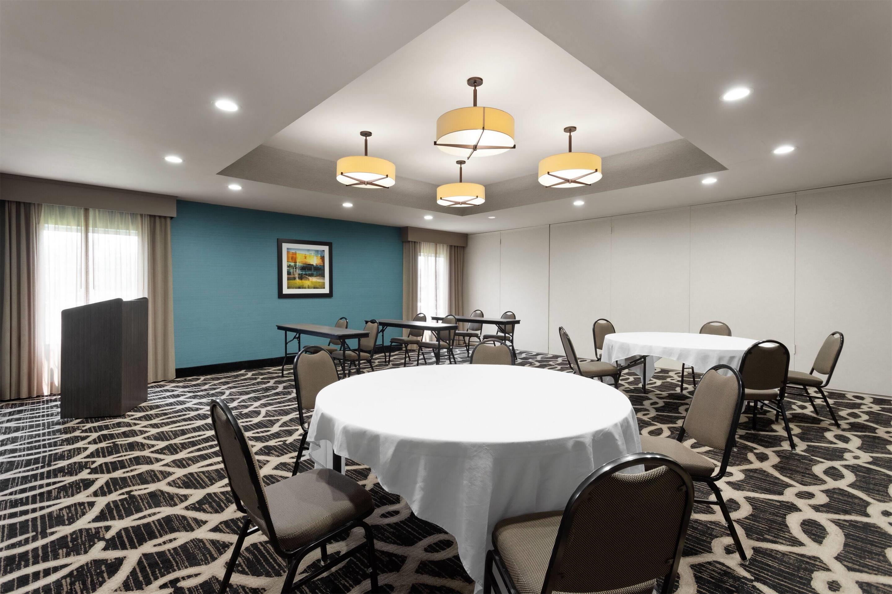 Meeting Room | La Quinta Inn & Suites by Wyndham Columbus - Edinburgh
