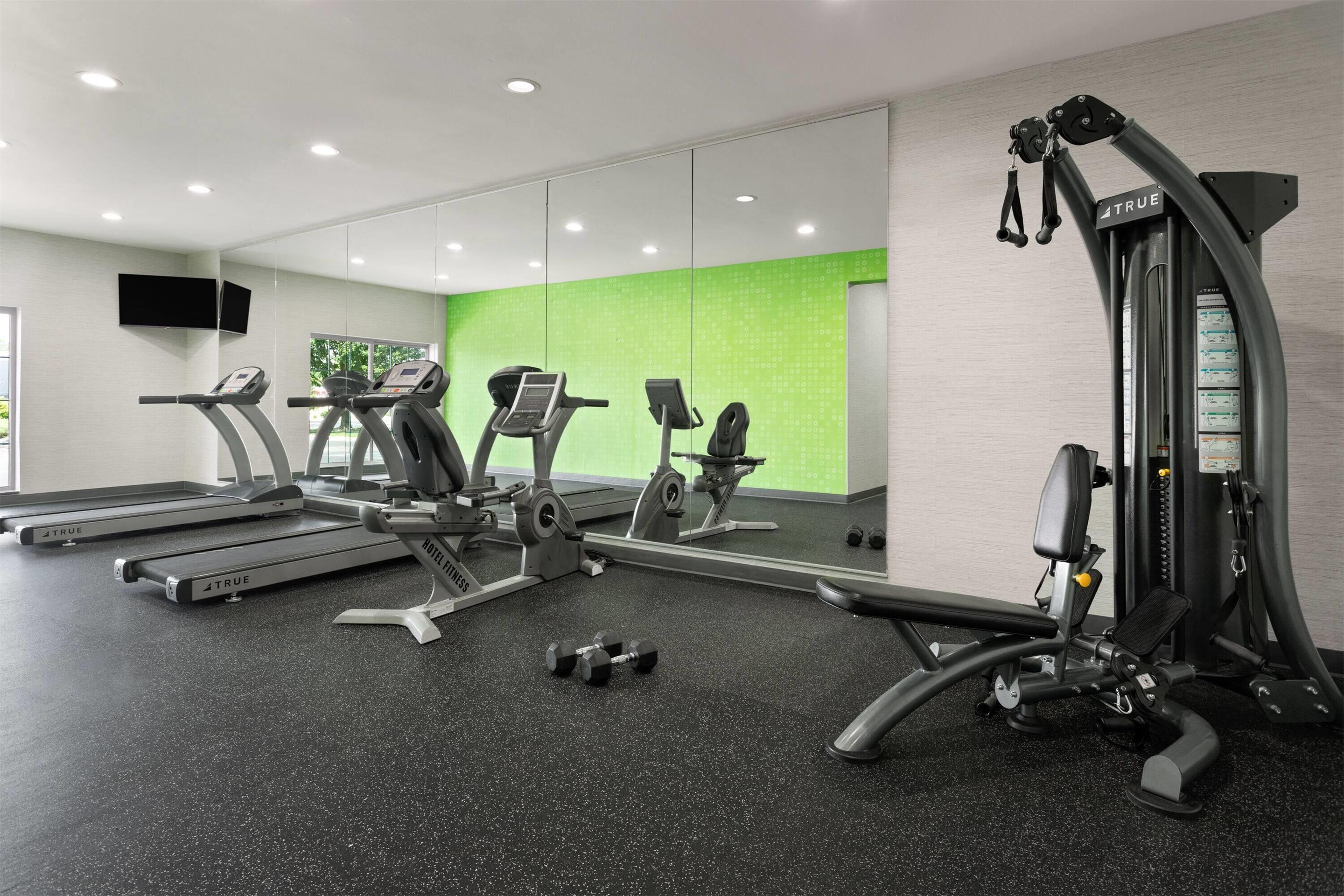 Health club fitness center gym | La Quinta Inn & Suites by Wyndham Columbus - Edinburgh