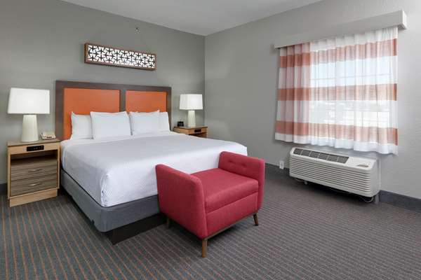 Suite - La Quinta Inn & Suites Dallas - I-35, Exit 433B