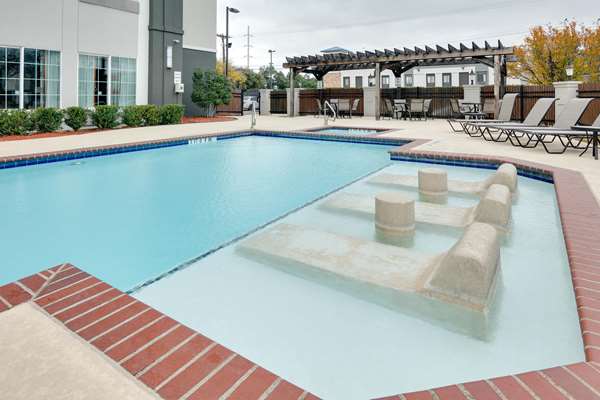 Pool - La Quinta Inn & Suites Dallas - I-35, Exit 433B