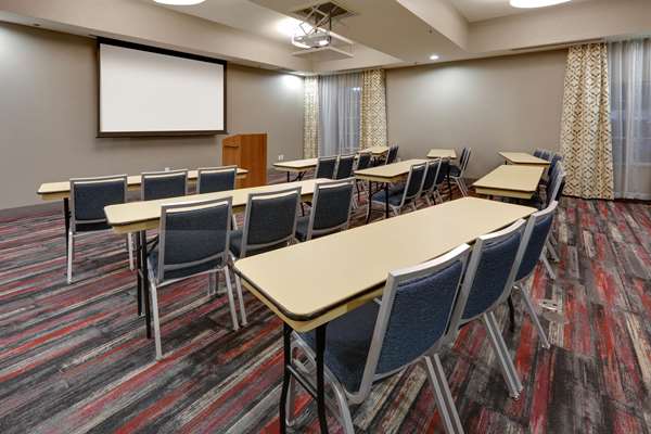  - La Quinta Inn & Suites Dallas - I-35, Exit 433B