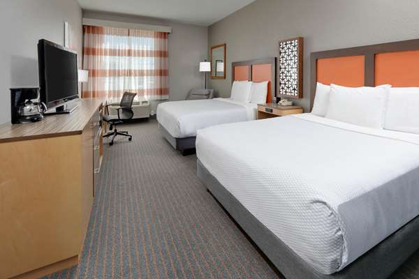  - La Quinta Inn & Suites Dallas - I-35, Exit 433B