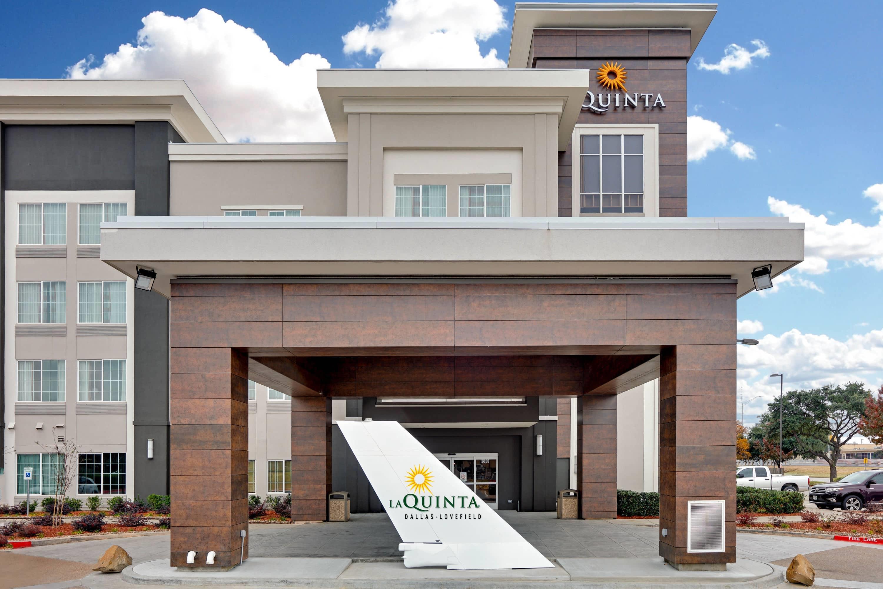 Exterior | La Quinta Inn & Suites by Wyndham Dallas Love Field