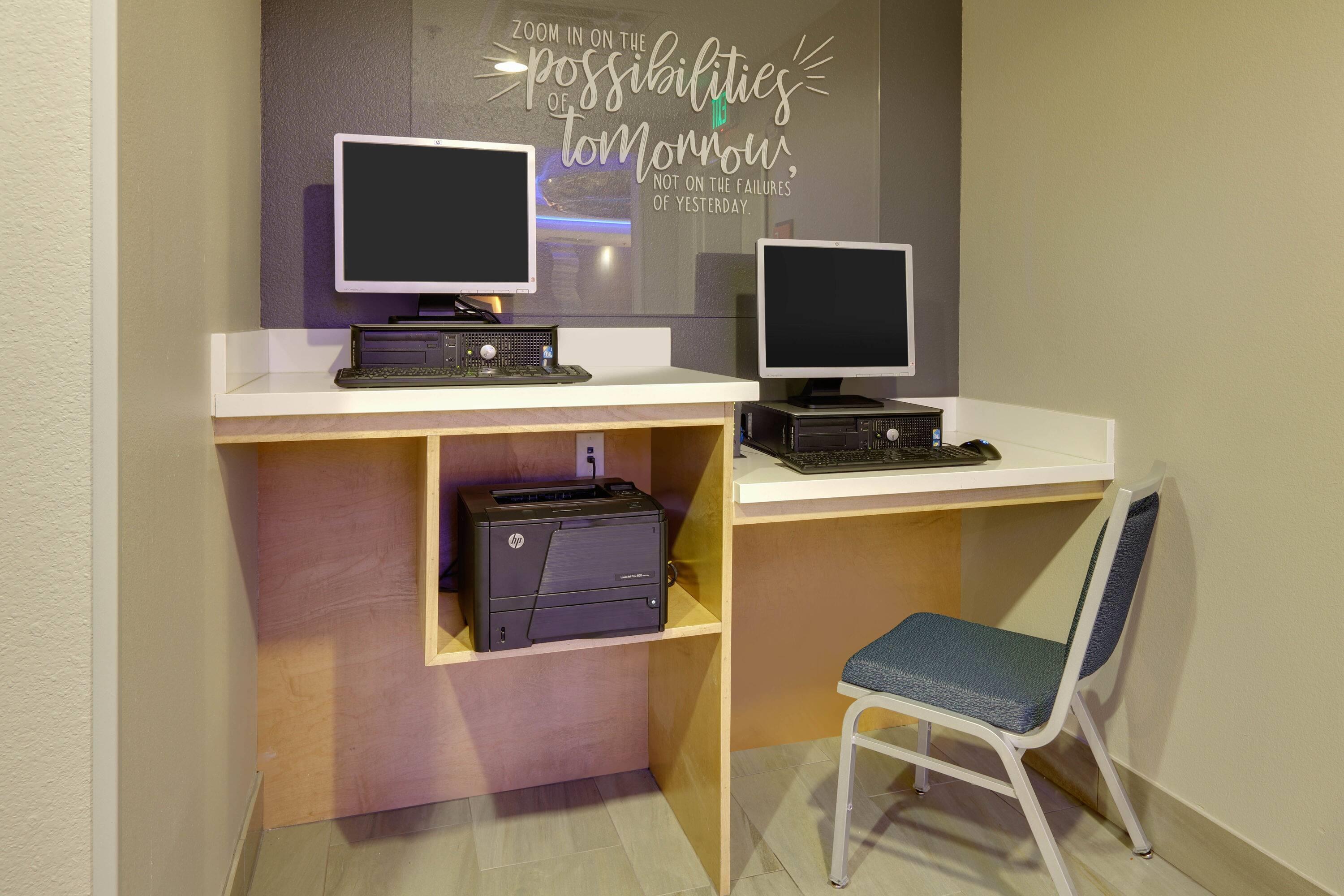 Business Center | La Quinta Inn & Suites by Wyndham Dallas Love Field
