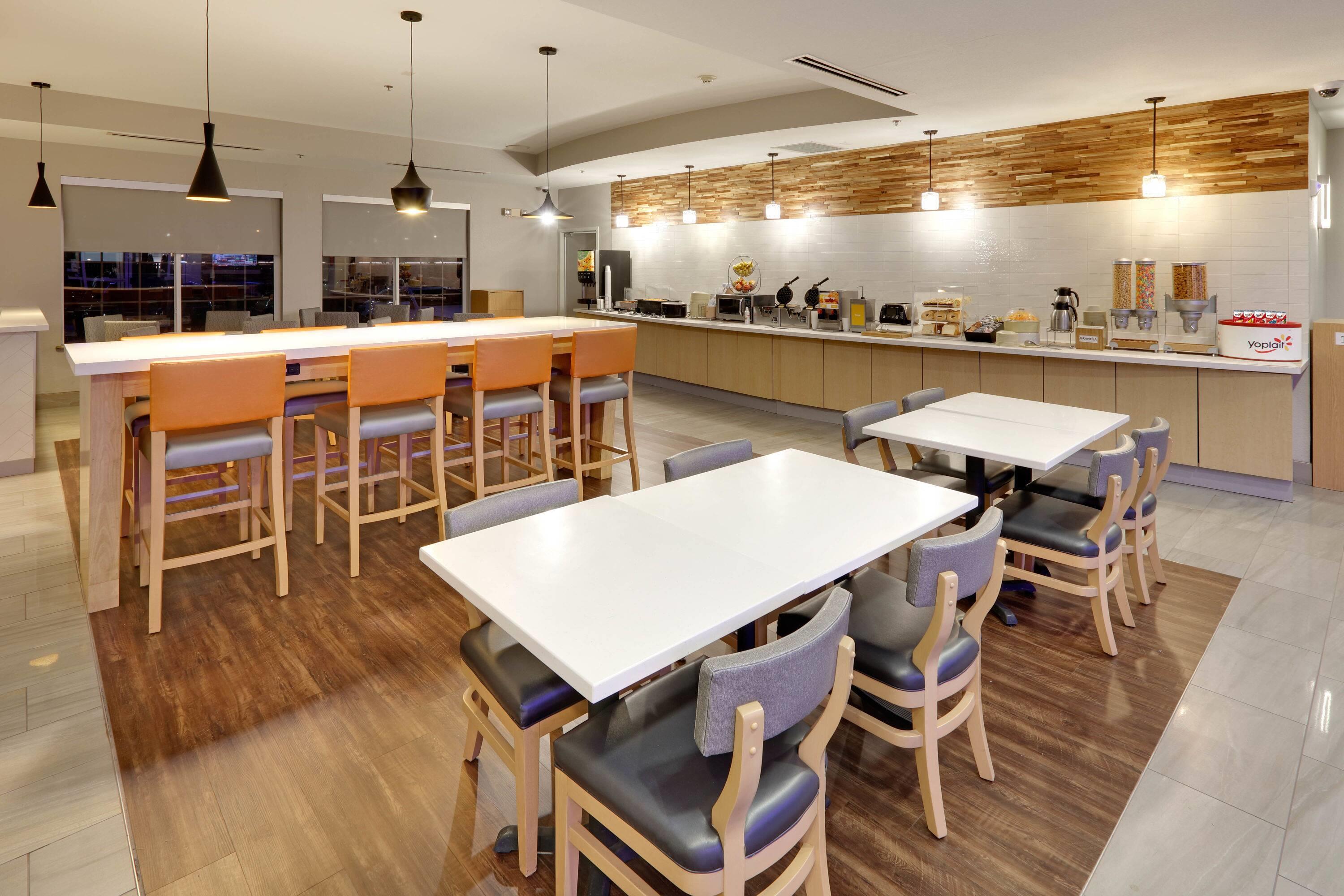 Property amenity | La Quinta Inn & Suites by Wyndham Dallas Love Field