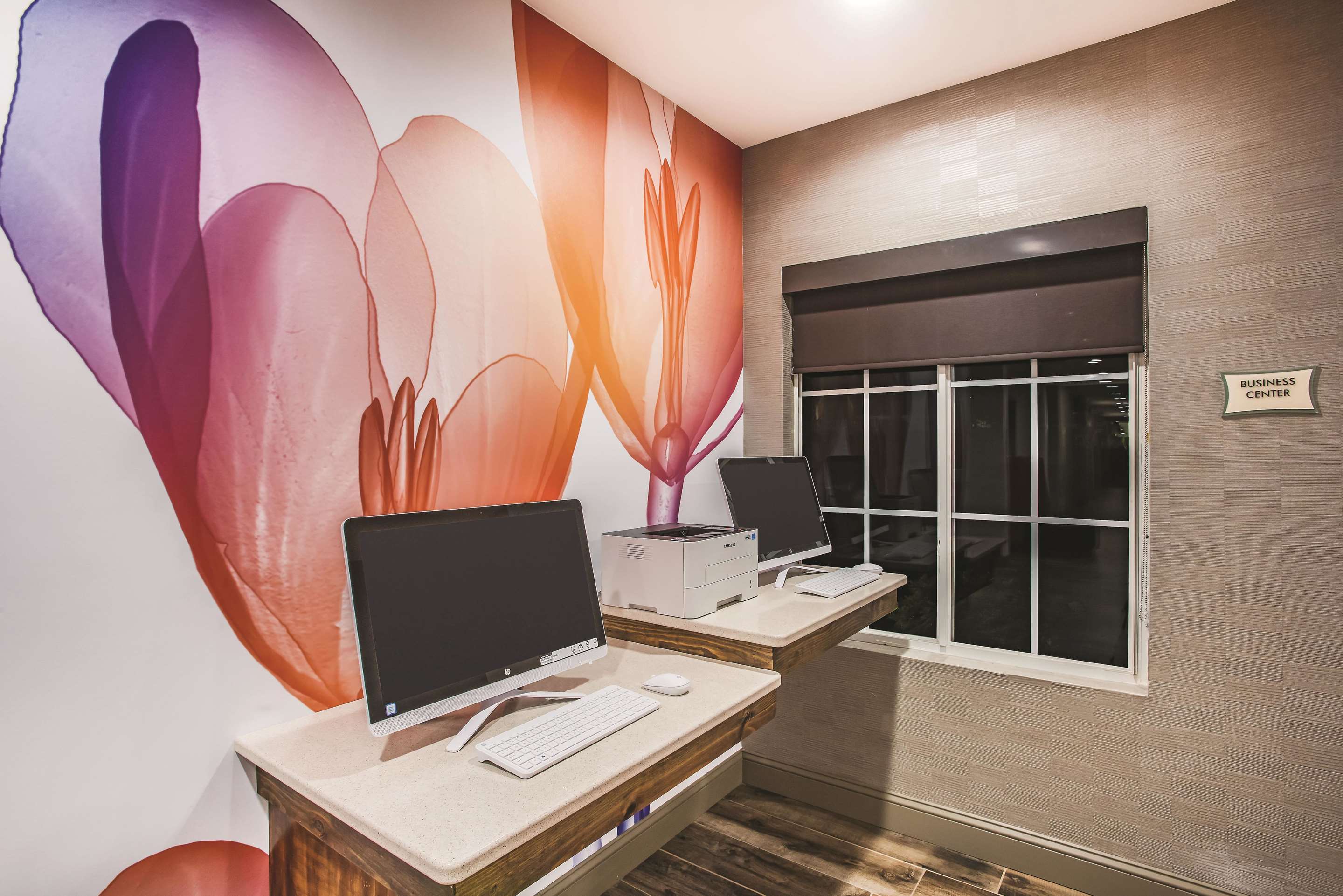 Business Center | La Quinta Inn & Suites by Wyndham Chambersburg