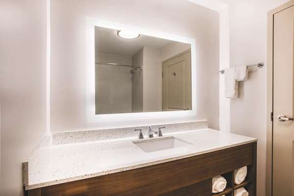 Suite - La Quinta Inn & Suites Chambersburg - I-81, Exit 16