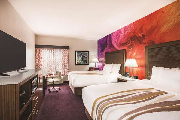  - La Quinta Inn & Suites Chambersburg - I-81, Exit 16