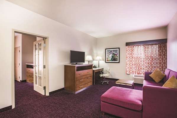 Suite - La Quinta Inn & Suites Chambersburg - I-81, Exit 16